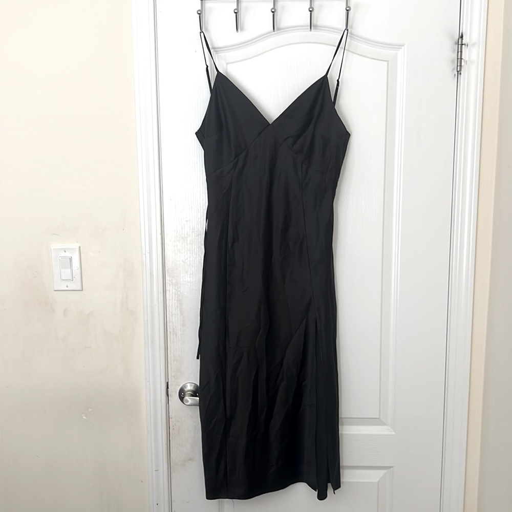 BLACK SILK V NECK DRESS - DYNAMITE
